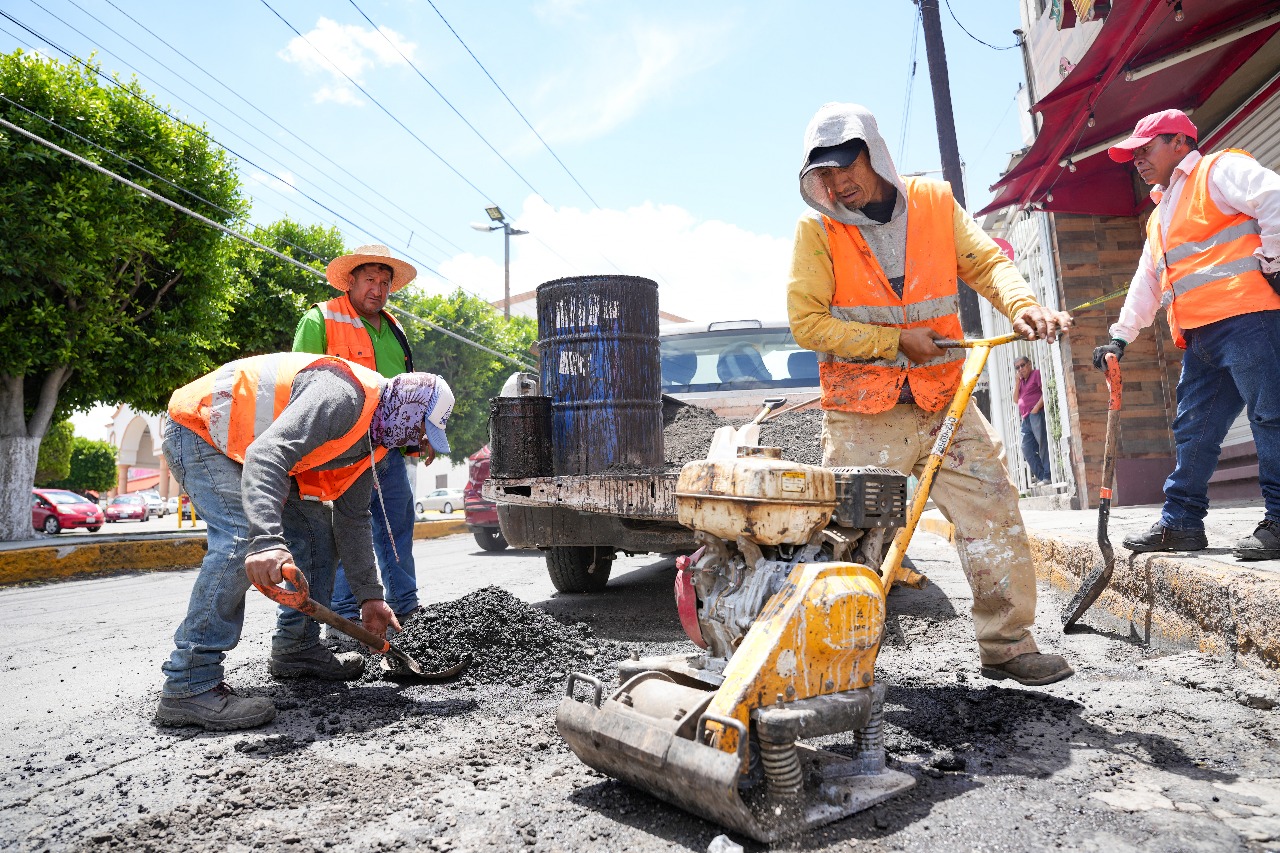 Realiza Ayuntamiento de Tlaxcala nuevas jornadas de bacheo en zonas de alta afluencia vehicular